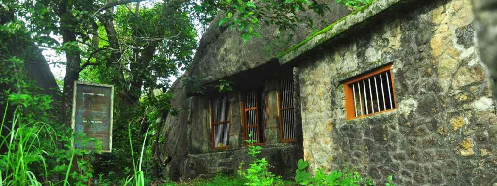 https://tripinic.com/wp-content/uploads/2023/07/Kaviyoor-Rock-Cut-Temple.jpg